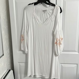White knee length dress size xl